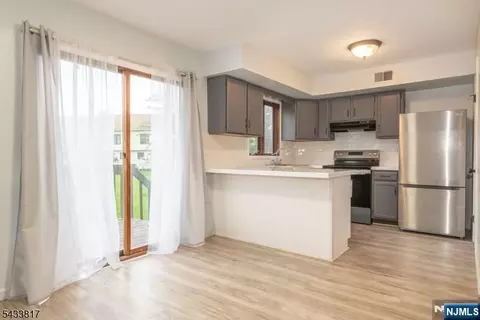 131 Mcpeek Rd, Lafayette, NJ 07848