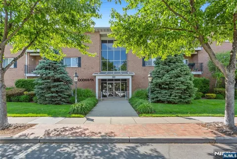 289 Valley Blvd #2D, Wood Ridge, NJ 07075
