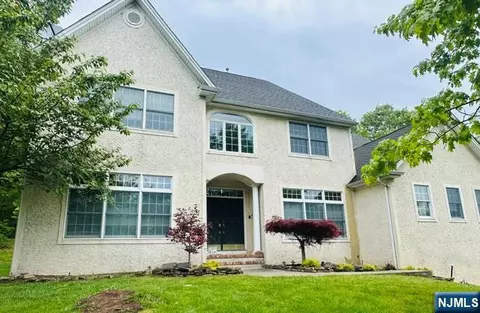 8 Pring Ct, West Orange, NJ 07052