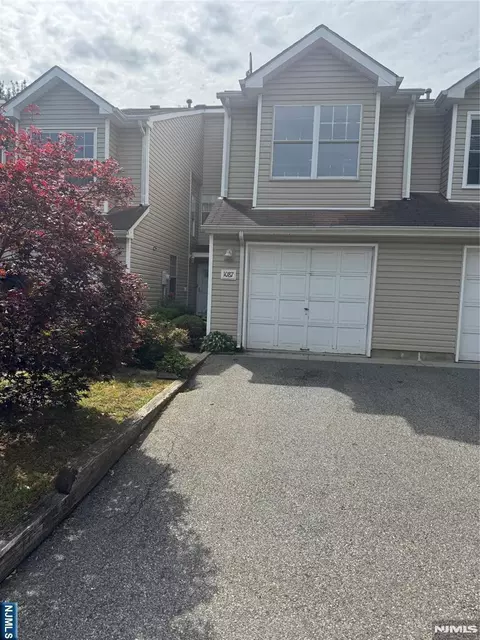 1087 Oakcroft Ln, Somerset, NJ 08873