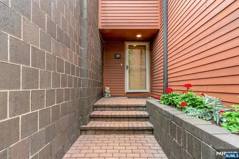 51 Hidden Ledge Rd, Englewood, NJ 07631