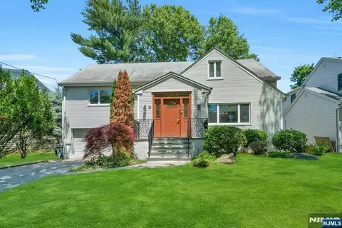 805 Washburn St, Teaneck, NJ 07666