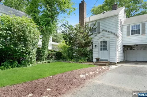 12 Bancroft Pl, Fair Lawn, NJ 07410
