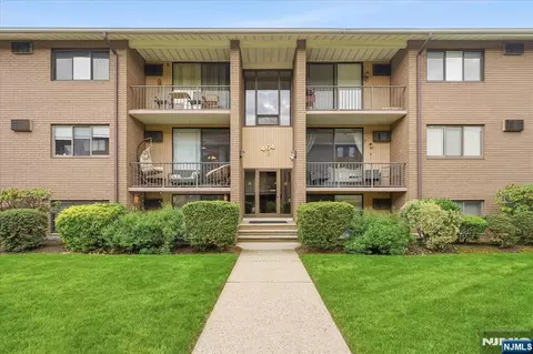 464 Liberty St #205, Little Ferry, NJ 07643