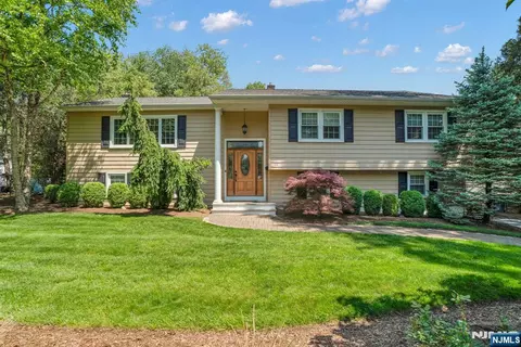 114 Wyckoff Ave, Wyckoff, NJ 07481