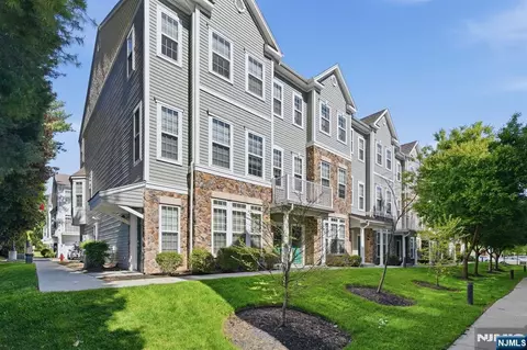 13 Dahlia Ln, Garfield, NJ 07026