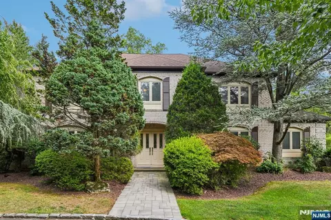 12 Sandalwood Dr, Livingston, NJ 07039