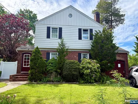 33 Harvey Ave, Rochelle Park, NJ 07662
