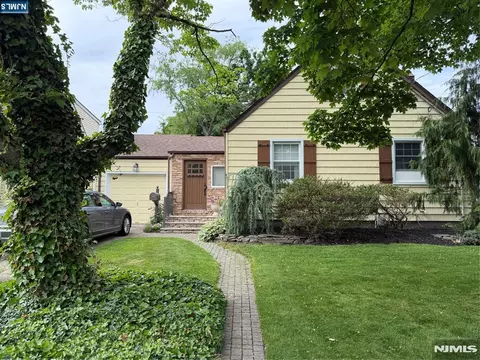 48 New York Ave, Metuchen, NJ 08840