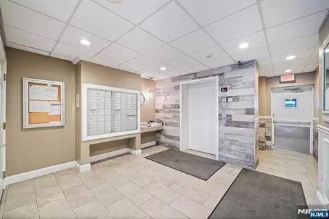 Entry Way - 300 Park St #5G, Hackensack, NJ 07601 photo 5 of 6
