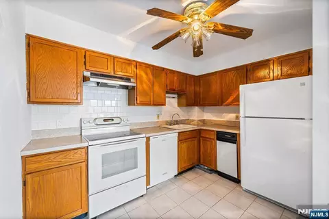 Kitchen - 300 Park St #5G, Hackensack, NJ 07601 photo 1 of 1