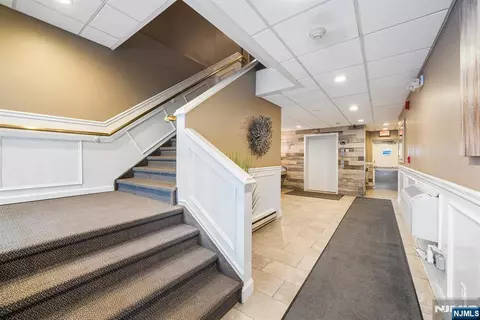 Entry Way - 300 Park St #5G, Hackensack, NJ 07601 photo 2 of 6