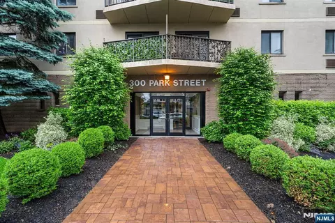 300 Park St #5G, Hackensack, NJ 07601