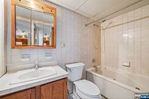 Bath - 300 Park St #5G, Hackensack, NJ 07601 photo 1 of 1