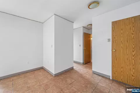 Entry Way - 300 Park St #5G, Hackensack, NJ 07601 photo 3 of 6