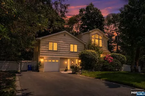 91 Greenbrook Pl, Park Ridge, NJ 07656