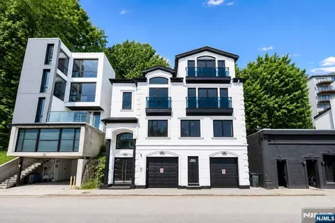 1080 River Rd, Edgewater, NJ 07020