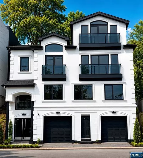 1080 River Rd, Edgewater, NJ 07020