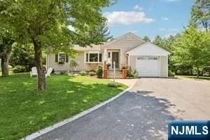 6 Garden Ct, Ho Ho Kus, NJ 07423