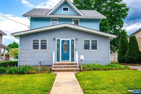 116 W Quackenbush Ave, Dumont, NJ 07628