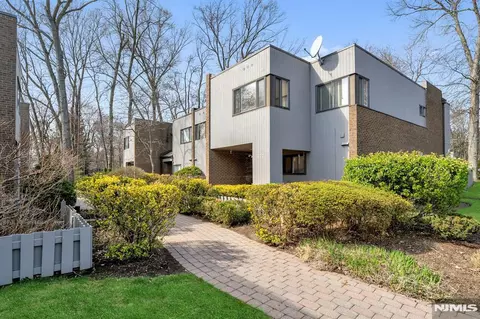 207 Pond Ter #4D, Township Of Washington, NJ 07676