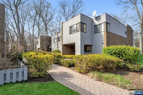 207 Pond Ter #4D, Township Of Washington, NJ 07676