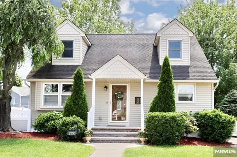 220 New Jersey Ave, Bergenfield, NJ 07621