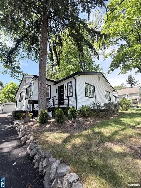 137 Myrtle Ave, Allendale, NJ 07401