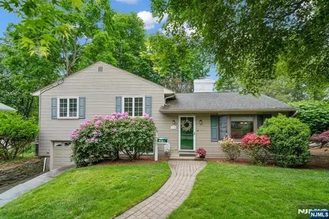 165 Busteed Dr, Midland Park, NJ 07432