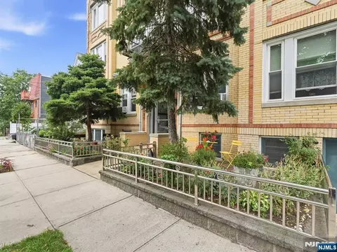 196 Pearsall Ave #10, Jersey City, NJ 07305