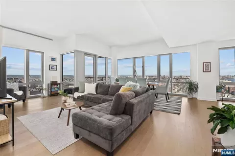 75 Park Ln #PH-3701, Jersey City, NJ 07310