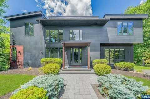 176 Edson Ter, Franklin Lakes, NJ 07417