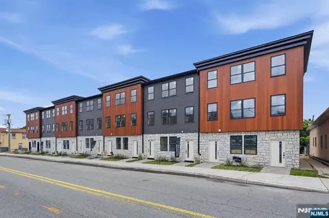 91 Union St #5A, Lodi, NJ 07644