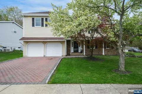 45 Holyoke Ct, Wayne, NJ 07470