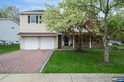 45 Holyoke Ct, Wayne, NJ 07470