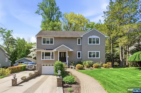 21 Lakeview Ave, Park Ridge, NJ 07656