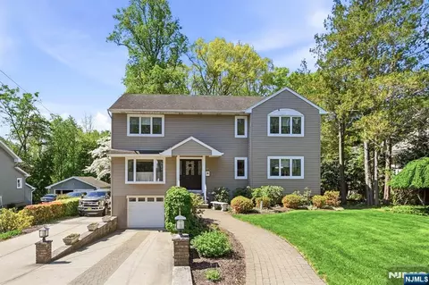 21 Lakeview Ave, Park Ridge, NJ 07656