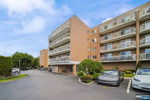 38 Moonachie Rd #402, Hackensack, NJ 07601