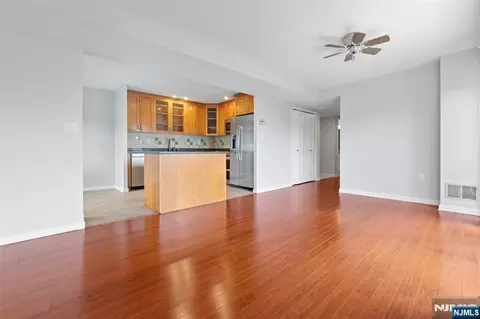 518 Ellery Ct #K518, Edgewater, NJ 07020