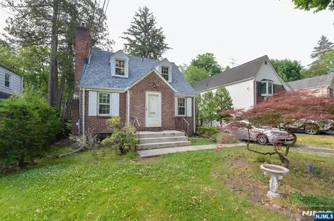 125 Eastview Ave, Leonia, NJ 07605