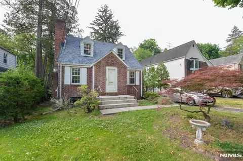 125 Eastview Ave, Leonia, NJ 07605