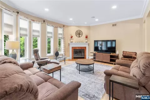 103 Hudson Cv, Edgewater, NJ 07020
