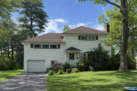 901 E Lawn Dr, Teaneck, NJ 07666