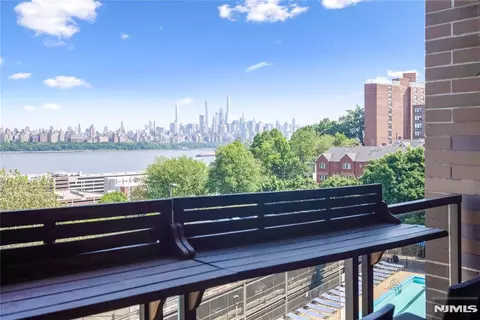 9060 Palisade Ave #404, North Bergen, NJ 07047