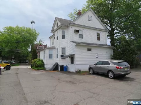 12 Bergen St, Westwood, NJ 07675