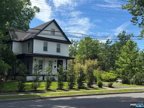 40 Grant Ave, Cresskill, NJ 07626