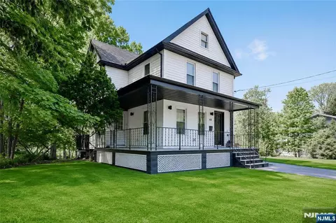 40 Grant Ave, Cresskill, NJ 07626