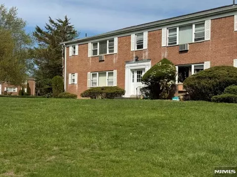 21 Rolling Ridge Rd #D, Montvale, NJ 07645