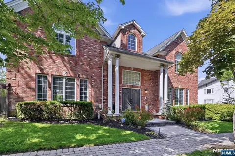 70 Mcelroy Ave, Fort Lee, NJ 07024