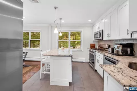 Kitchen - 364 Knickerbocker Rd, Cresskill, NJ 07626 photo 3 of 4